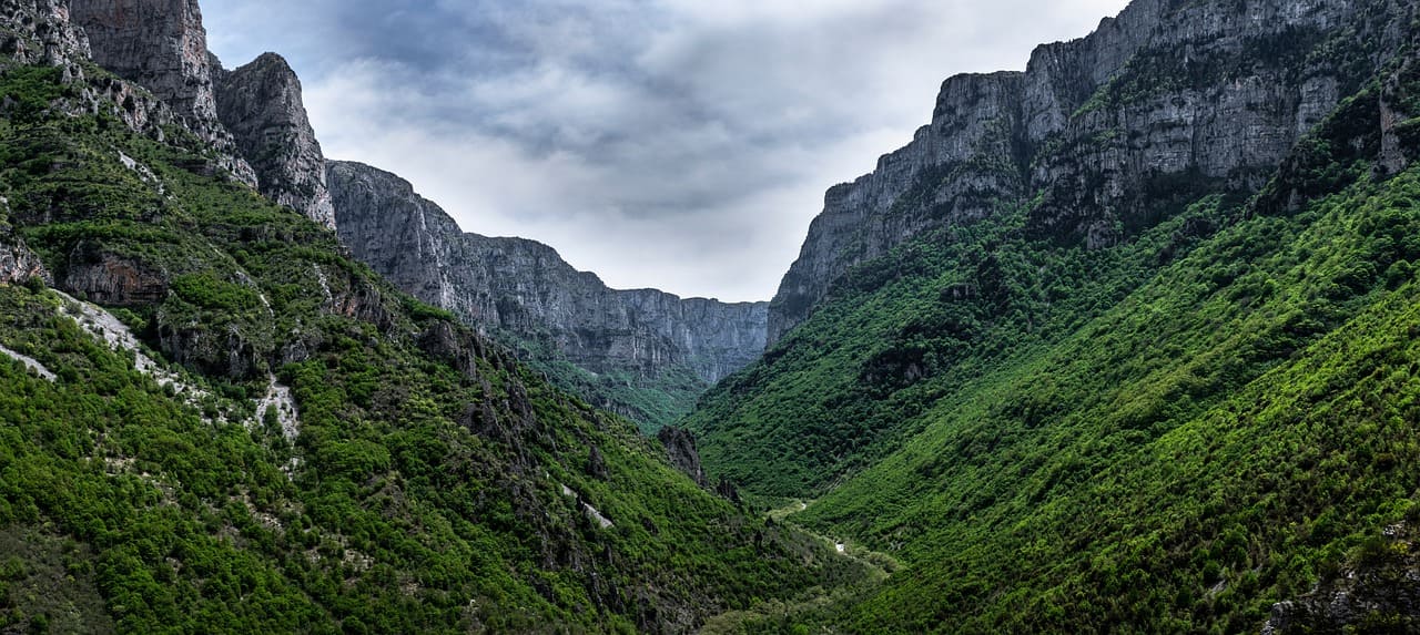 hiking vikos gorge