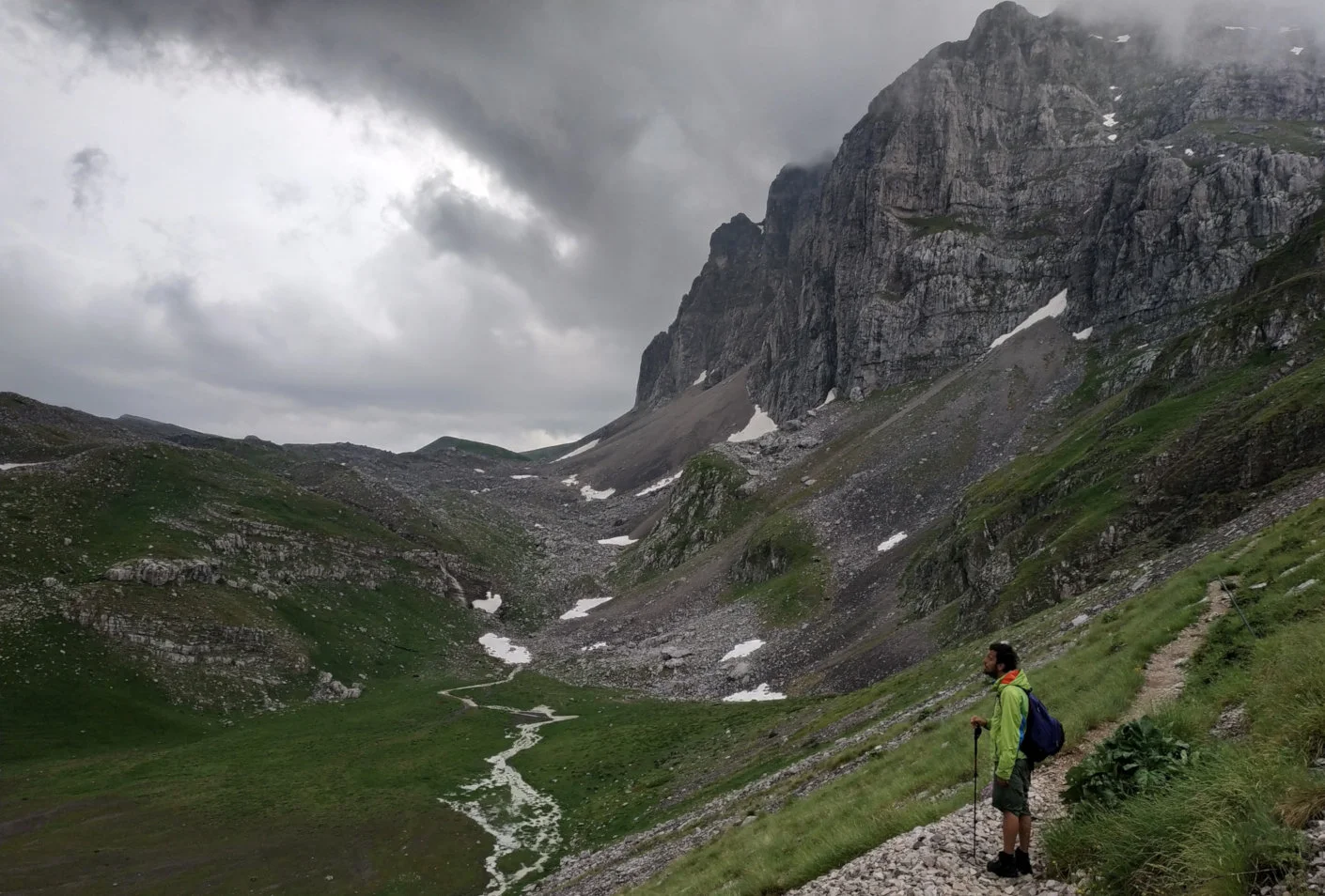 Hiking below the Tymfi peaks in Epirus